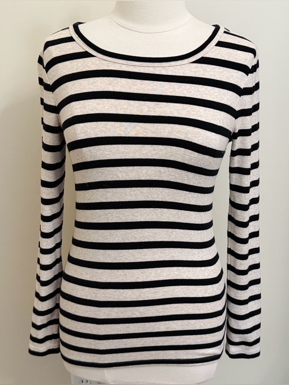 Gap Black Cream Oatmeal Modern Striped SZ S Nautical Preppy Casual Everyday Top